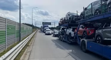 Niecały kilometr w godzinę. Po wypadku olbrzymie korki na zjazdach z autostrady