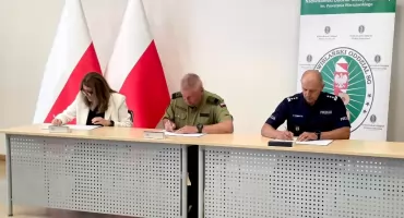 Trójstronne porozumienie podpisane. Mundur to nie tylko zawód