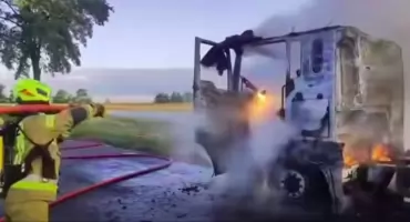 [WIDEO] Pożar samochodu ciężarowego w Brudzicach. Winna awaria hamulców