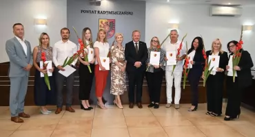 Nauczyciele ze szkół średnich odebrały akty nadania stopnia nauczyciela mianowanego