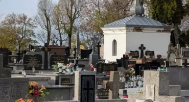 Mogiły (Nie)zapomnianych Radomszczanek na Cmentarzu Starym w Radomsku. Muzeum zaprasza na historyczny spacer