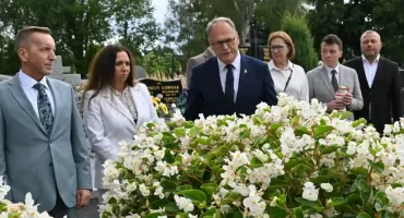 Kucharski: - Powiatowi radni chcieli facebookowej równości. Strach będzie lodówkę otworzyć [Komentarz]