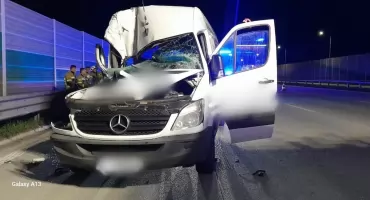 Tragiczny wypadek na autostradzie A1. Bus uderzył w samochód ciężarowy. Nie żyje 49-letnia kobieta