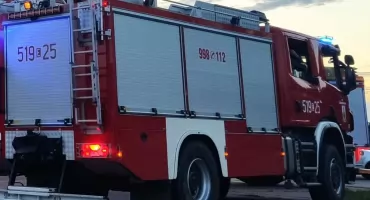 74-letnia kobieta upadła w swoim domu. Udało jej się wezwać pomoc 