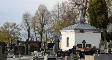 Radomszczańskie historie kobiet wracają. Muzeum zaprasza na spacer po Starym cmentarzu