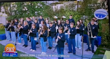 Bracia Łojek i Orkiestra z Gorzkowic w „Pytaniu na Śniadanie”. Dziadek spełnił swoje marzenie, zagrał na weselu wnuczki