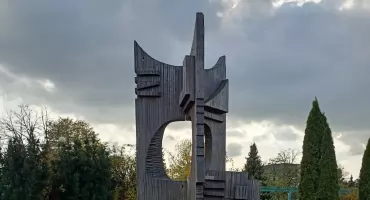 Ktoś zniszczył rzeźbę, teraz leży gdzieś w magazynie