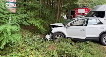 Wypadek w miejscowości Jabłonna. Zderzenie Iveco z Volkswagenem. Poszkodowane dwie osoby 