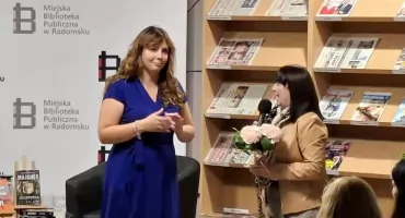 Magdalena Majcher w Miejskiej Bibliotece Publicznej. Opowiadała o emocjach i warsztacie