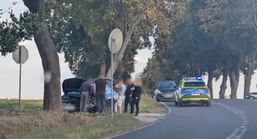 Kolizja w Strzelcach Małych. Zderzyły się Opel i Land Rover. Sprawca ukarany mandatem