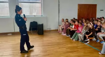 Agnieszka Kropisz z KPP Radomsko z wizytą w Siódemce. To była lekcja z bezpieczeństwa