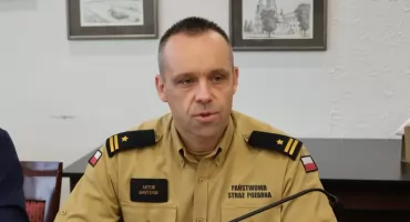 Artur Bartosik, komendant PSP w Radomsku: - 32 syreny w powiecie uruchamiamy jednym kodem