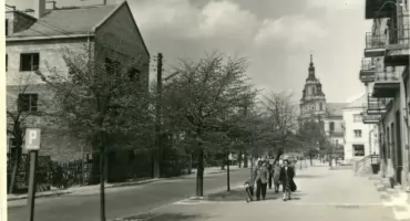 Nawet pobicie znanych obywateli nie w stanie były zakłócić powagi chwili [Historia Gazetą pisana] 