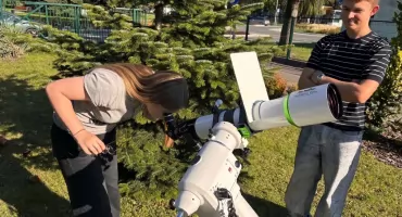 Pierwsze testy teleskopu w I LO. Tak powstaje Powiatowe Uczniowskie Obserwatorium Astronomiczne