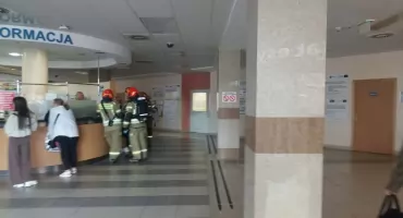 Alarm pożarowy w szpitalu. Dyżurny wysłał strażaków