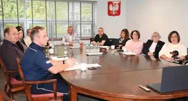 Bezpieczeństwo w szkołach. Nadzwyczajna wideokonferencja z wojewodą