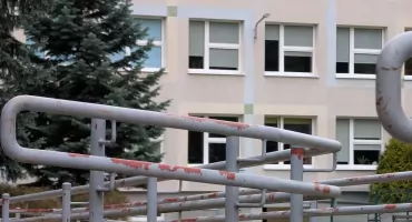Miasto: Wiemy, że szkół jest za dużo. Wpuścimy tam seniorów. 