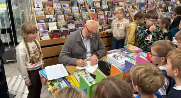 XII Noc Bibliotek w Miejskiej Bibliotece Publiczne. Spotkania, wystawy i koncert. Działo się