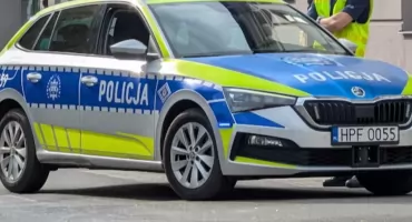 44-latek przyjechał pod okienko restauracji, zamówił, odebrał jedzenie i odjechał. W wydychanym miał ponad 2 promile