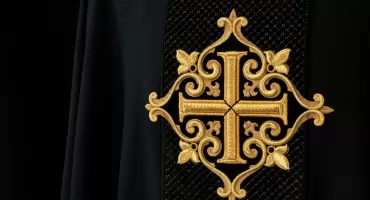 Ornaty na Święta Maryjne: Piękno i Pobożność w Liturgicznej Szacie