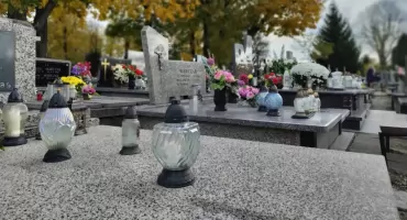 38-latka zasłabła na pogrzebie. Karetka miała daleko, pojechali strażacy