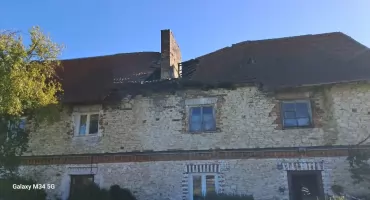 W domu zawaliła się część dachu. Inspektor powiedział, że nie można w nim przebywać. Dwie rodziny nie mają gdzie mieszkać